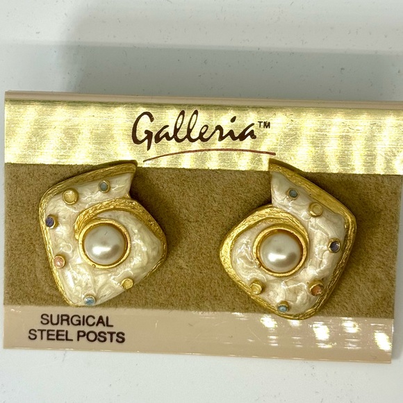 Vintage Nautical Shell Earrings with Surgical Steel Posts - Picture 2 of 8